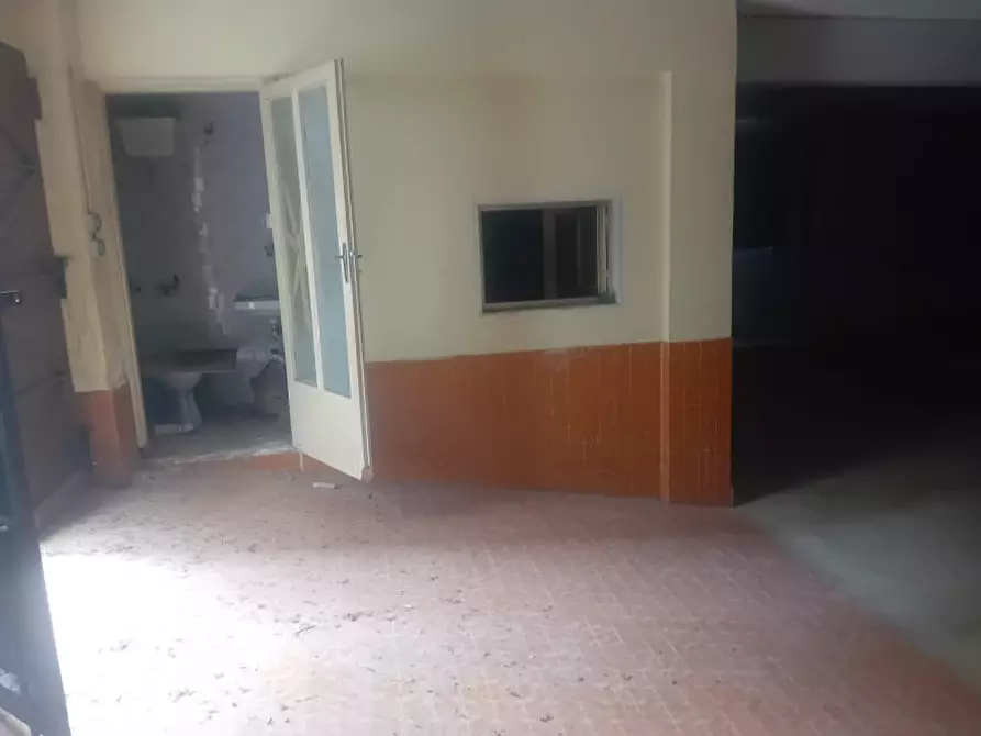 Immagine 5 di Magazzino in vendita  in Via Mattia Limongelli, 17 a Salerno