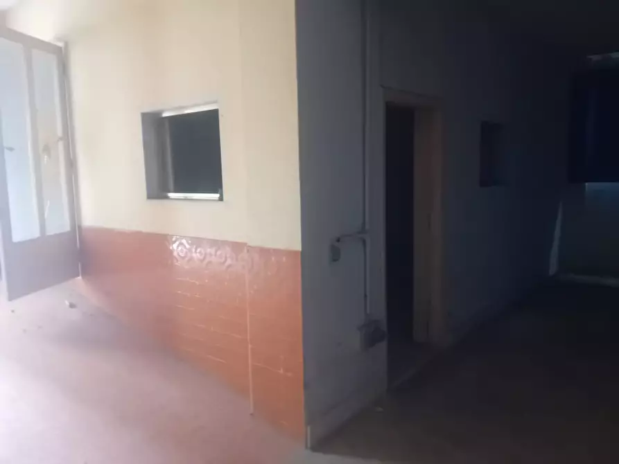 Immagine 7 di Magazzino in vendita  in Via Mattia Limongelli, 17 a Salerno