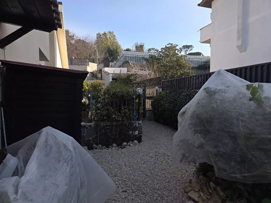 Immagine 2 di Casa quadrifamiliare in vendita  in Via Luigi Russo a Fiumicino