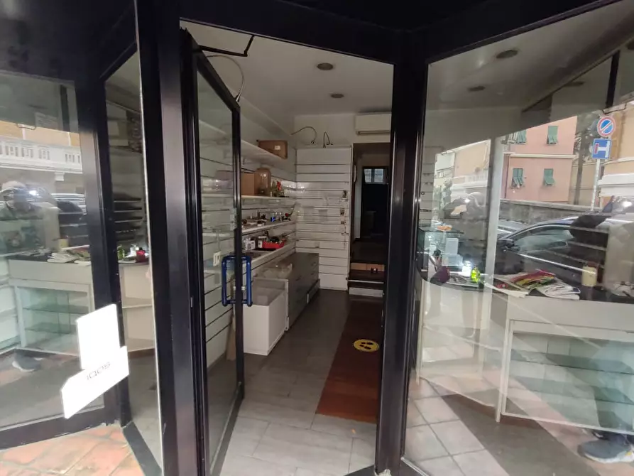 Immagine 1 di Attività commerciale in affitto  in Via Pisa, 12 a Genova
