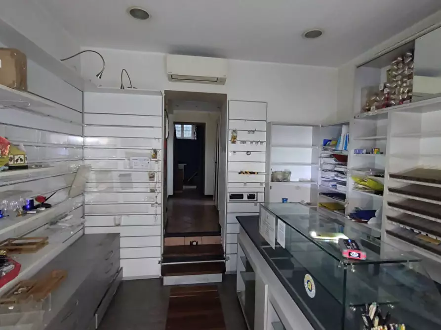 Immagine 2 di Attività commerciale in affitto  in Via Pisa, 12 a Genova