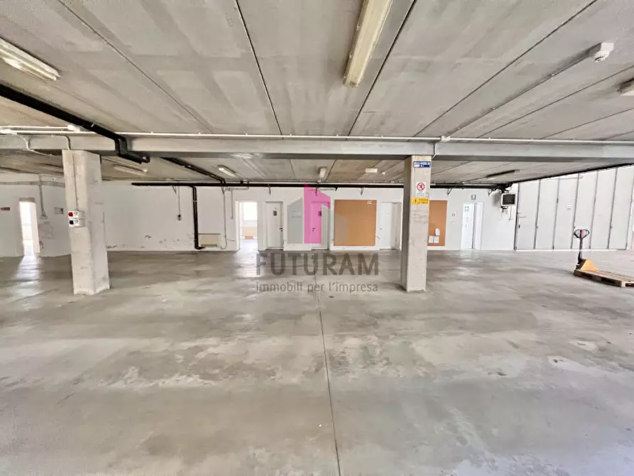 Immagine 3 di Capannone industriale in affitto  a Vicenza