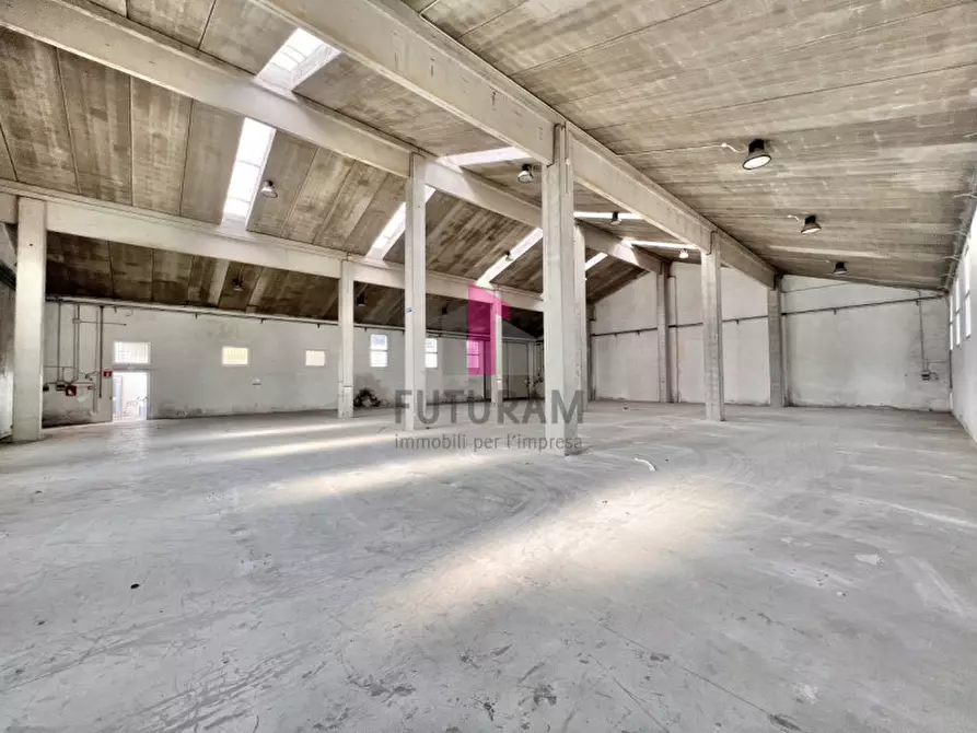 Immagine 6 di Capannone industriale in affitto  a Vicenza