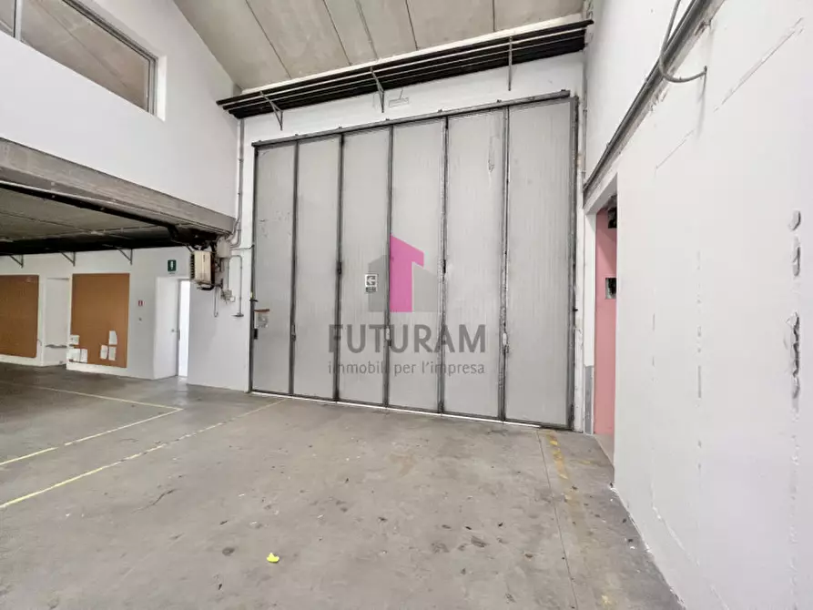 Immagine 10 di Capannone industriale in affitto  a Vicenza