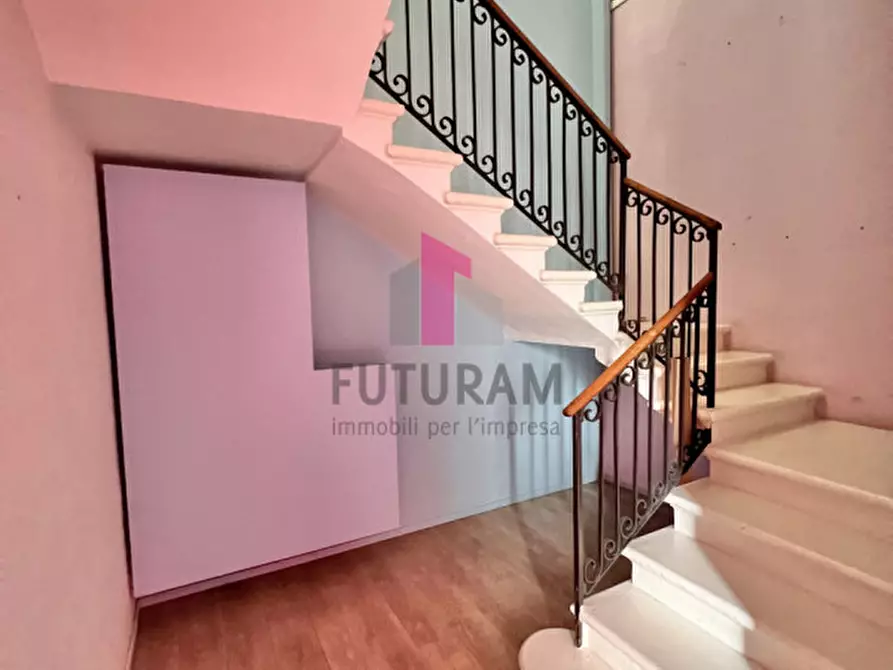 Immagine 12 di Capannone industriale in affitto  a Vicenza