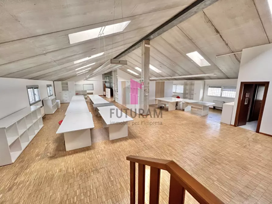 Immagine 15 di Capannone industriale in affitto  a Vicenza