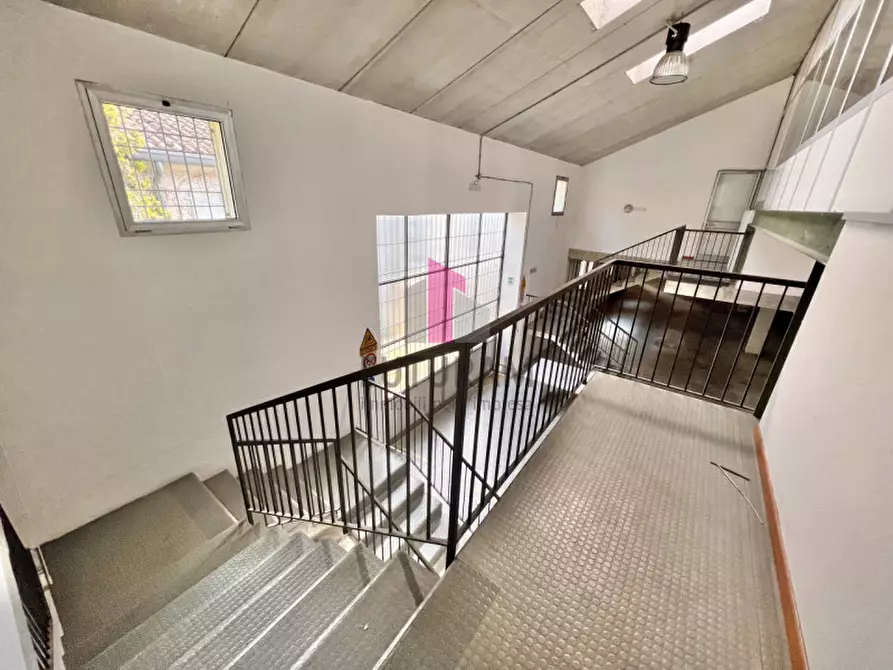 Immagine 17 di Capannone industriale in affitto  a Vicenza