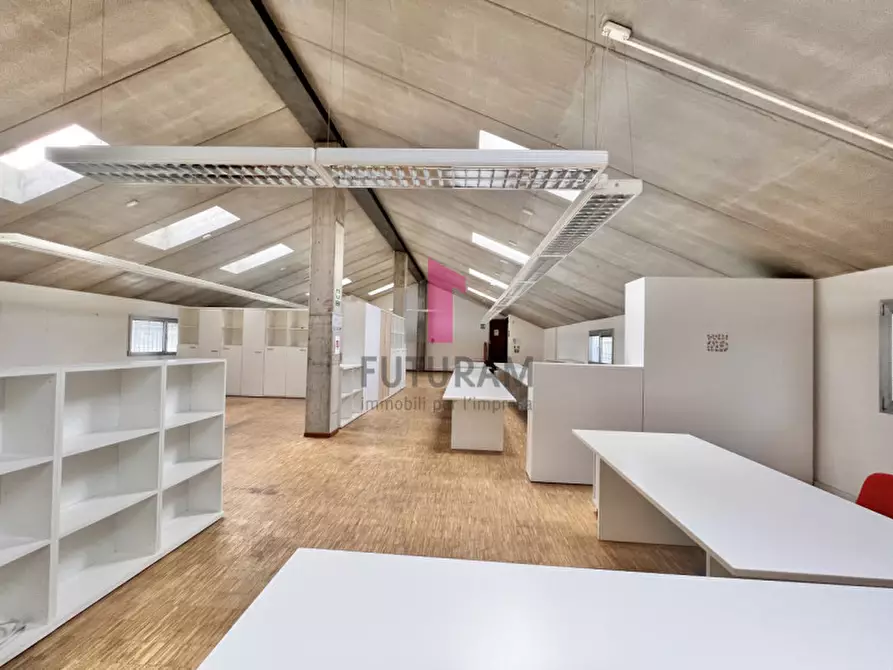 Immagine 20 di Capannone industriale in affitto  a Vicenza