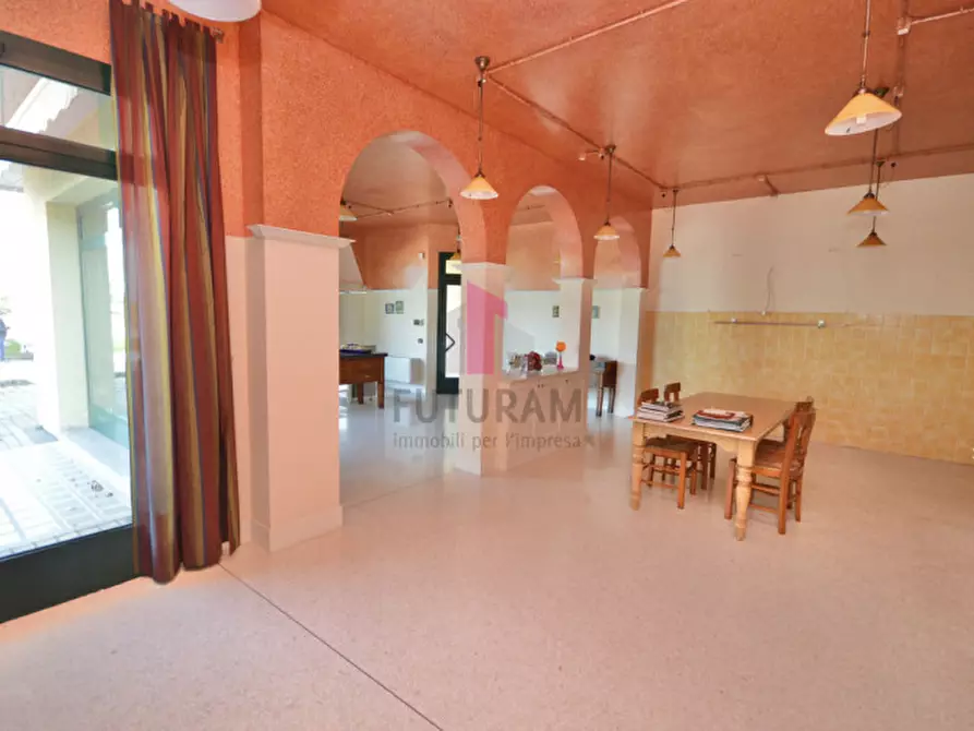 Immagine 10 di Negozio in affitto  a Grisignano Di Zocco