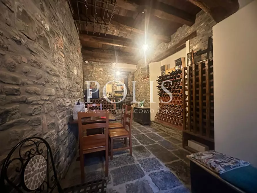 Immagine 2 di Appartamento in vendita  a Como