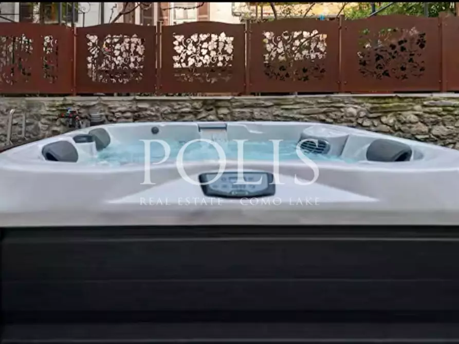 Immagine 7 di Appartamento in vendita  a Como