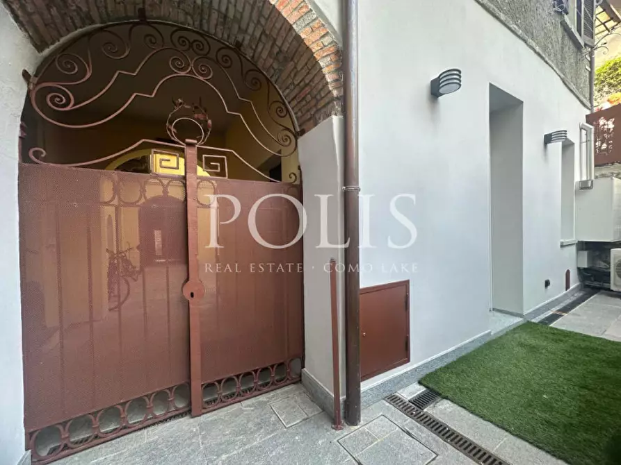 Immagine 11 di Appartamento in vendita  a Como