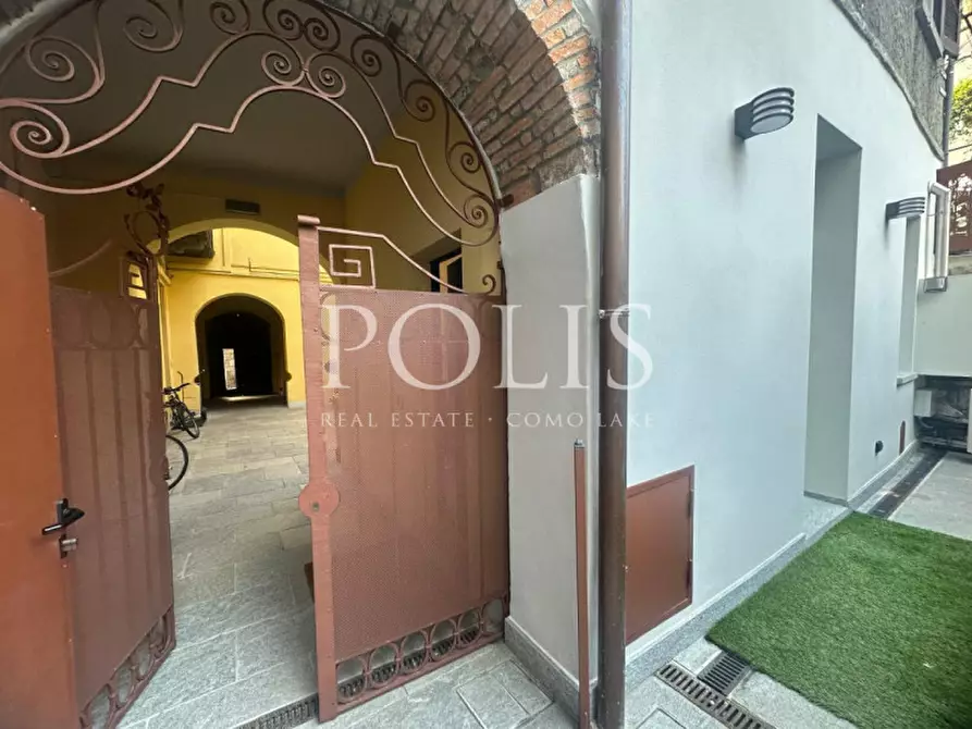 Immagine 12 di Appartamento in vendita  a Como