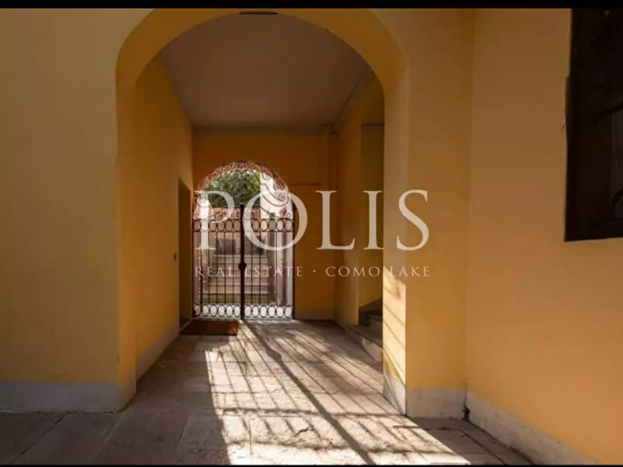 Immagine 13 di Appartamento in vendita  a Como