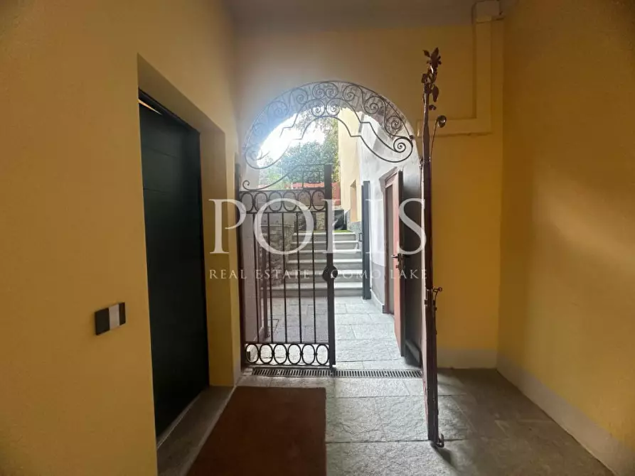 Immagine 14 di Appartamento in vendita  a Como