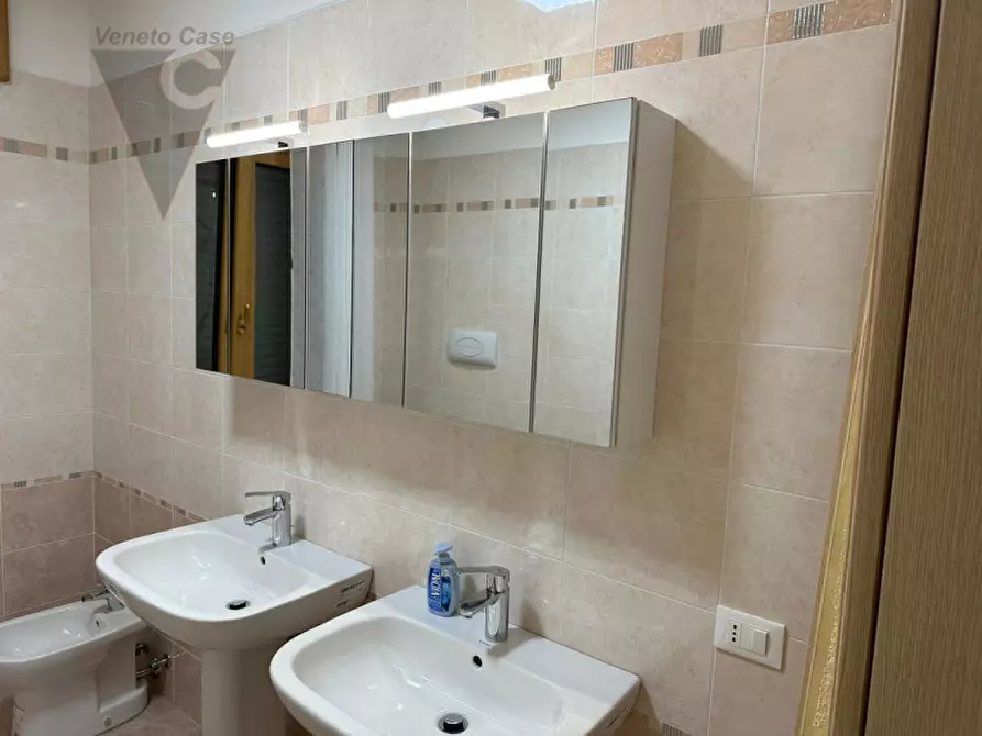 Immagine 6 di Camera in affitto  a Legnaro