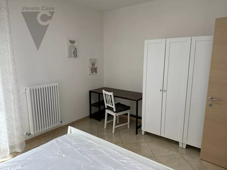 Immagine 8 di Camera in affitto  a Legnaro