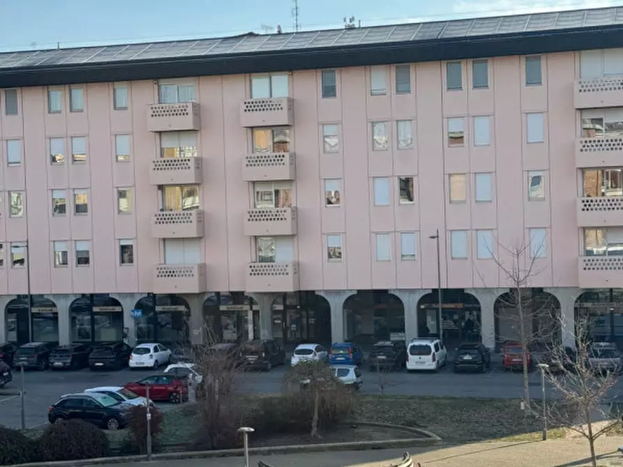 Immagine 6 di Negozio in vendita  in Piazza Cristo Re 3 a Alba