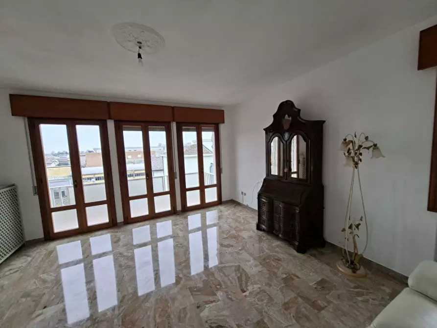 Immagine 2 di Appartamento in vendita  in Via Giacomo Leopardi a Mira