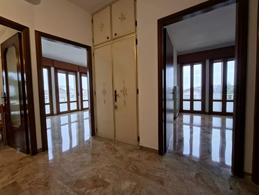 Immagine 10 di Appartamento in vendita  in Via Giacomo Leopardi a Mira
