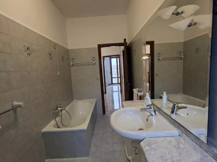 Immagine 22 di Appartamento in vendita  in Via Giacomo Leopardi a Mira