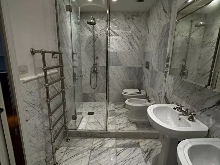 Immagine 21 di Appartamento in affitto  in VIA CALZAIUOLI a Firenze