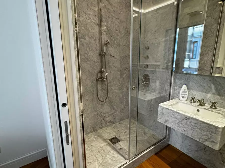 Immagine 22 di Appartamento in affitto  in VIA CALZAIUOLI a Firenze