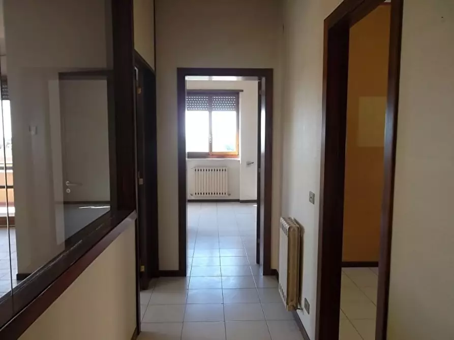 Immagine 11 di Appartamento in vendita  in Viale Italia a Matino