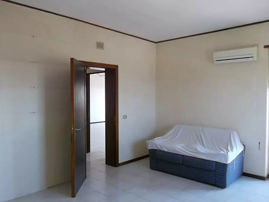 Immagine 15 di Appartamento in vendita  in Viale Italia a Matino