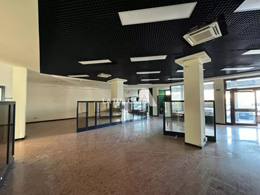 Immagine 1 di Negozio in vendita  a Villafranca Di Verona