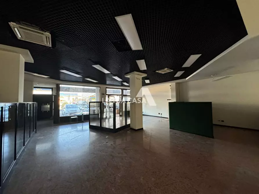 Immagine 2 di Negozio in vendita  a Villafranca Di Verona