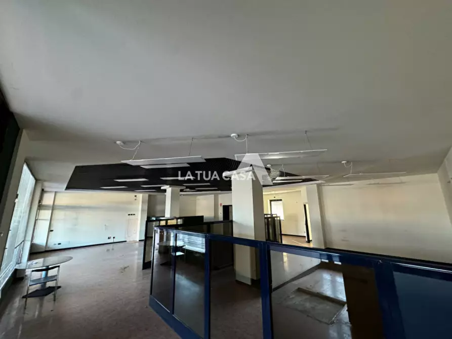 Immagine 6 di Negozio in vendita  a Villafranca Di Verona