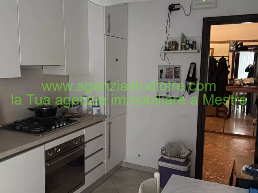 Immagine 2 di Appartamento in vendita  in Via Montessori a Venezia