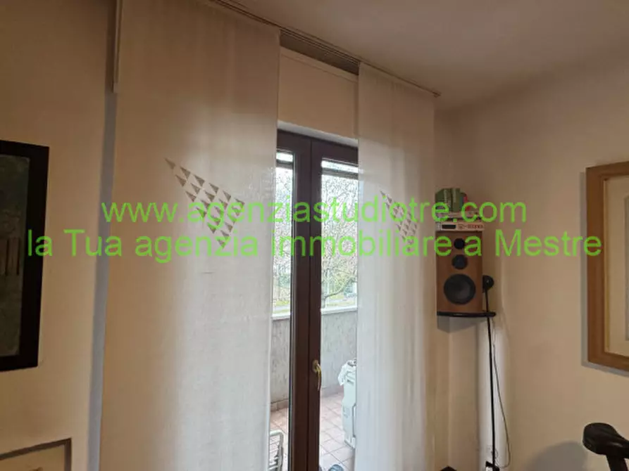 Immagine 4 di Appartamento in vendita  in Via Montessori a Venezia