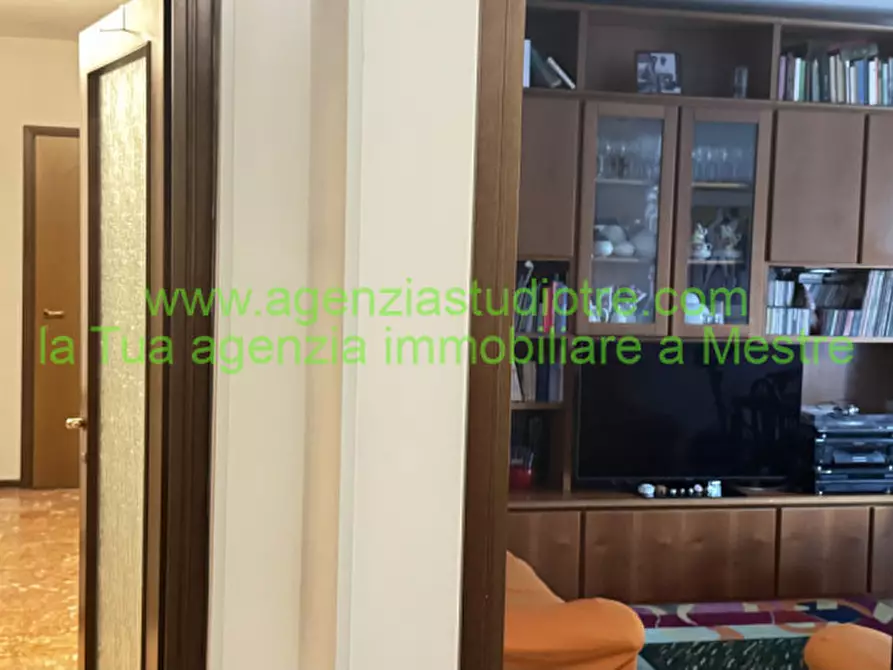Immagine 10 di Appartamento in vendita  in Via Montessori a Venezia