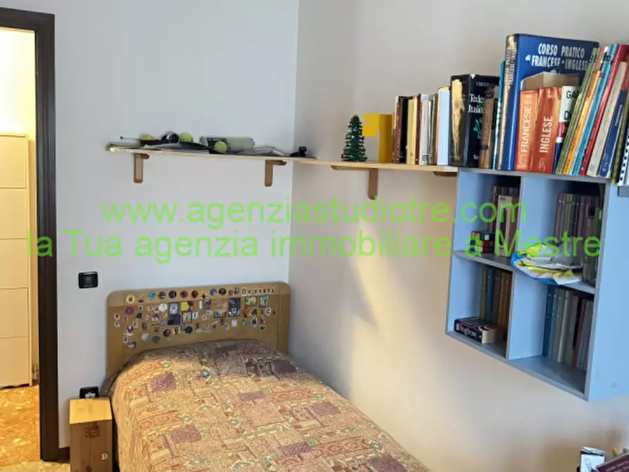 Immagine 19 di Appartamento in vendita  in Via Montessori a Venezia