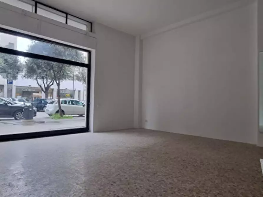 Immagine 1 di Negozio in vendita  in Via Ludovico Ariosto 55 a Lecce