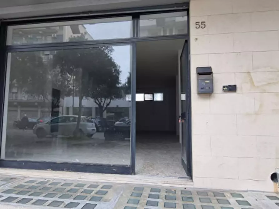 Immagine 3 di Negozio in vendita  in Via Ludovico Ariosto 55 a Lecce