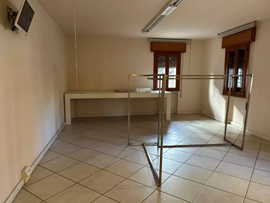 Immagine 4 di Negozio in affitto  in via conselvana a Masera' Di Padova