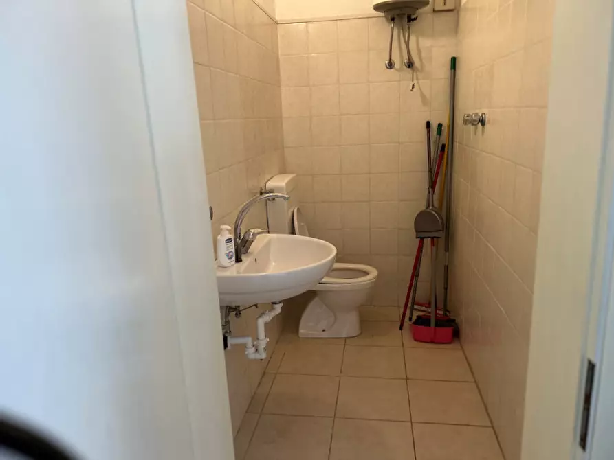 Immagine 5 di Negozio in affitto  in via conselvana a Masera' Di Padova