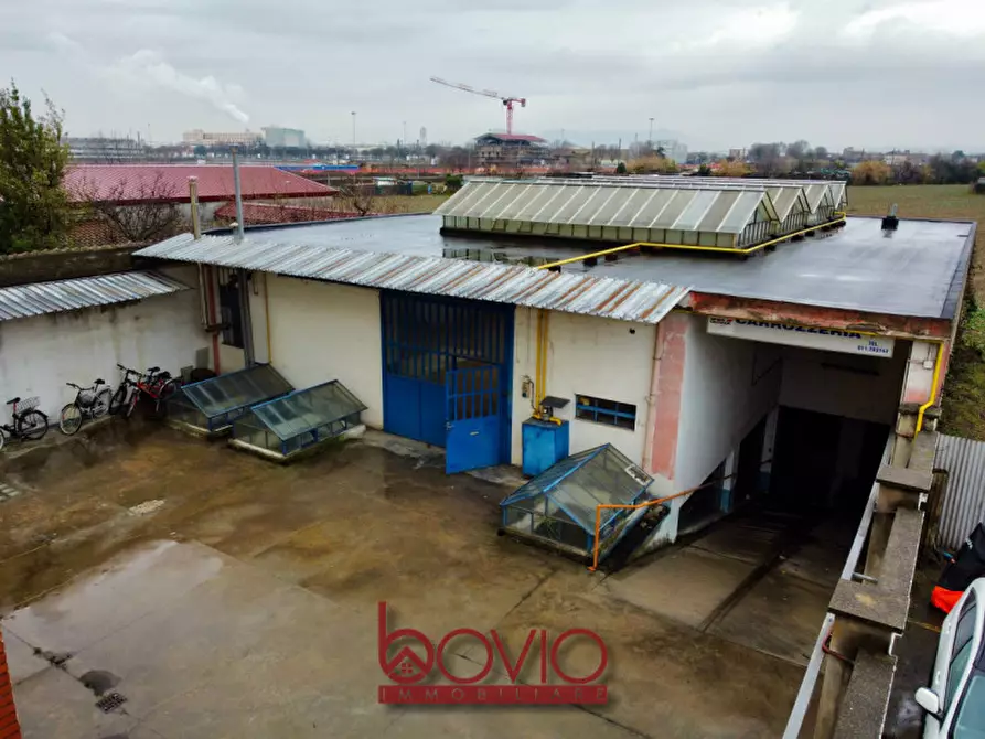 Immagine 1 di Capannone industriale in vendita  in Via La Thuile 70 a Torino