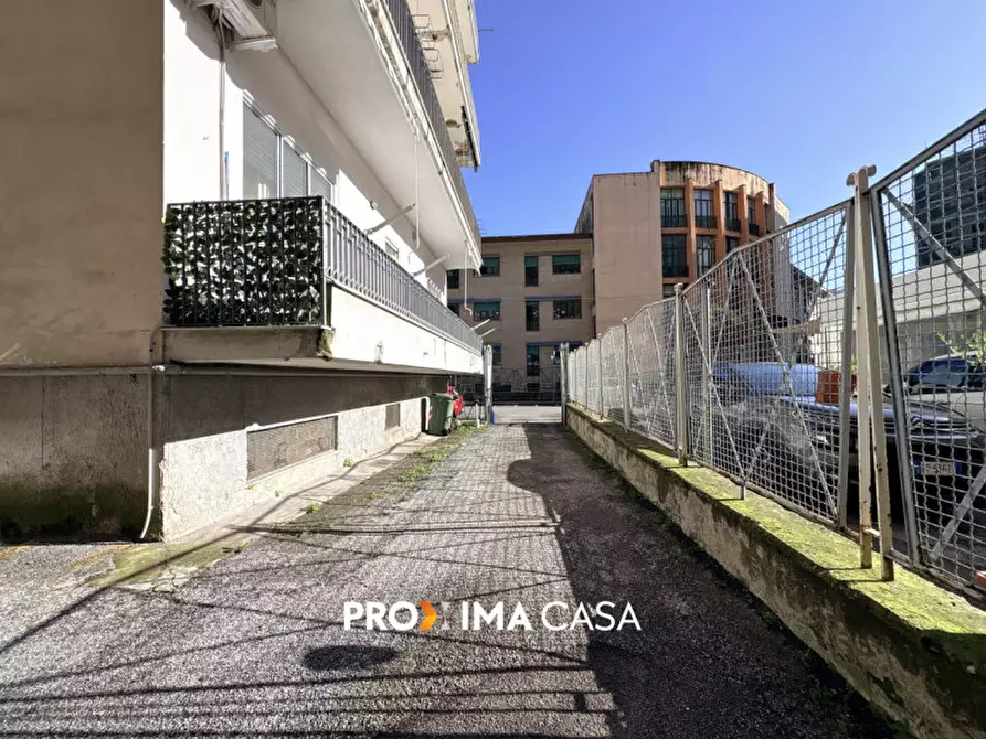 Immagine 48 di Appartamento in vendita  in Via Paolo Vocca 37 a Salerno