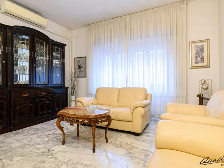 Immagine 4 di Appartamento in vendita  in Via Piegaro a Roma