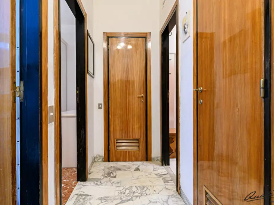 Immagine 11 di Appartamento in vendita  in Via Piegaro a Roma