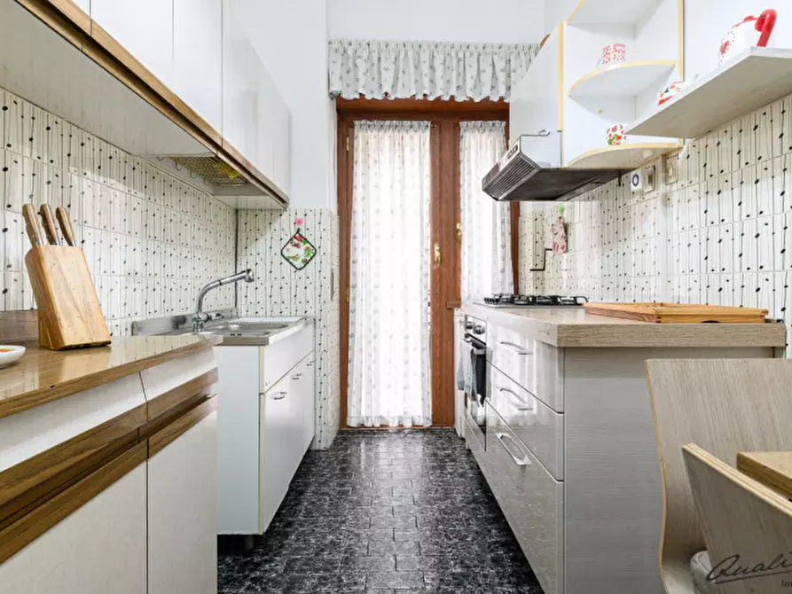 Immagine 14 di Appartamento in vendita  in Via Piegaro a Roma