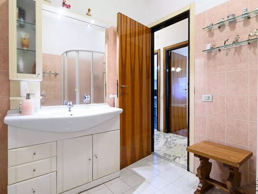 Immagine 20 di Appartamento in vendita  in Via Piegaro a Roma