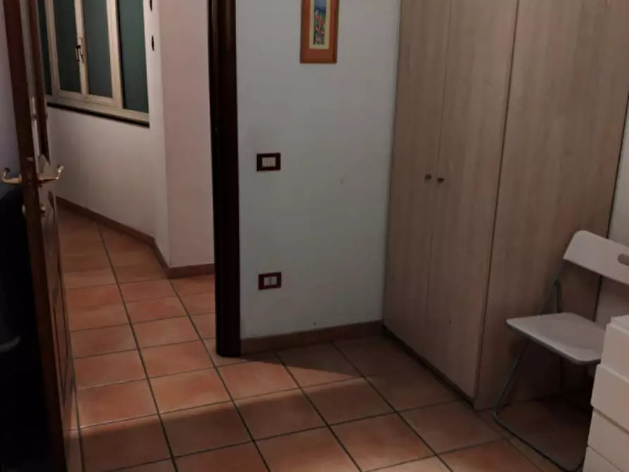 Immagine 1 di Camera in affitto  in via Foria 136 a Napoli