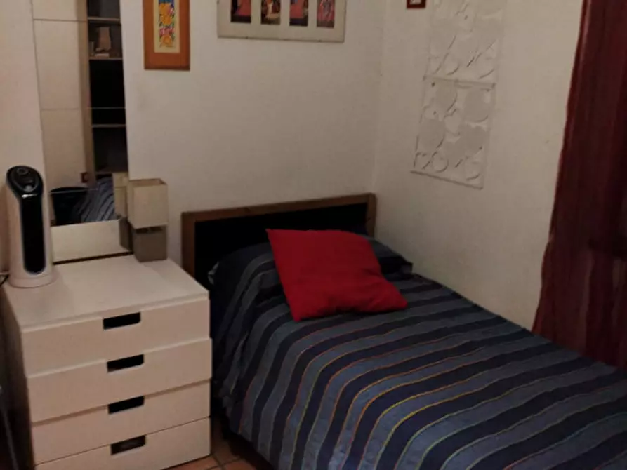 Immagine 3 di Camera in affitto  in via Foria 136 a Napoli