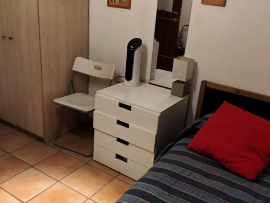 Immagine 4 di Camera in affitto  in via Foria 136 a Napoli