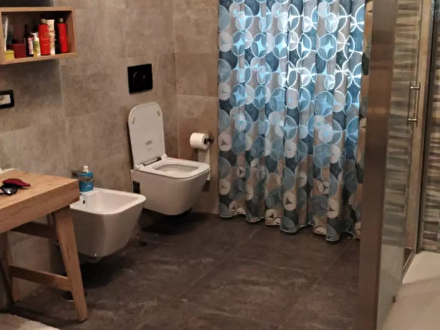 Immagine 9 di Camera in affitto  in via Foria 136 a Napoli